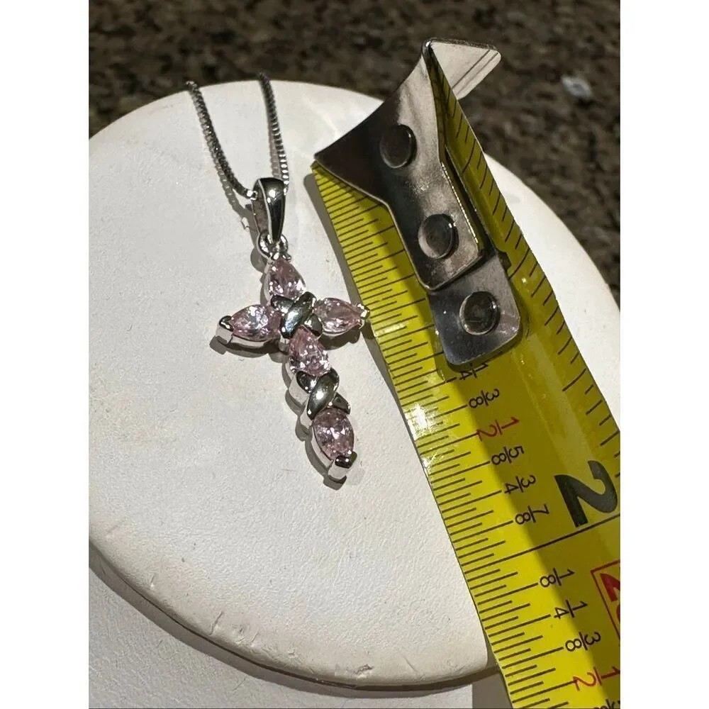 18 in.² silver Italian snake chain with pink cz cross